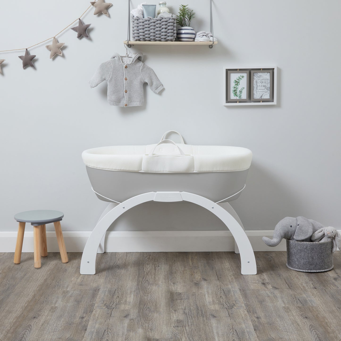 Shnuggle Dreami Moses Basket and Stand