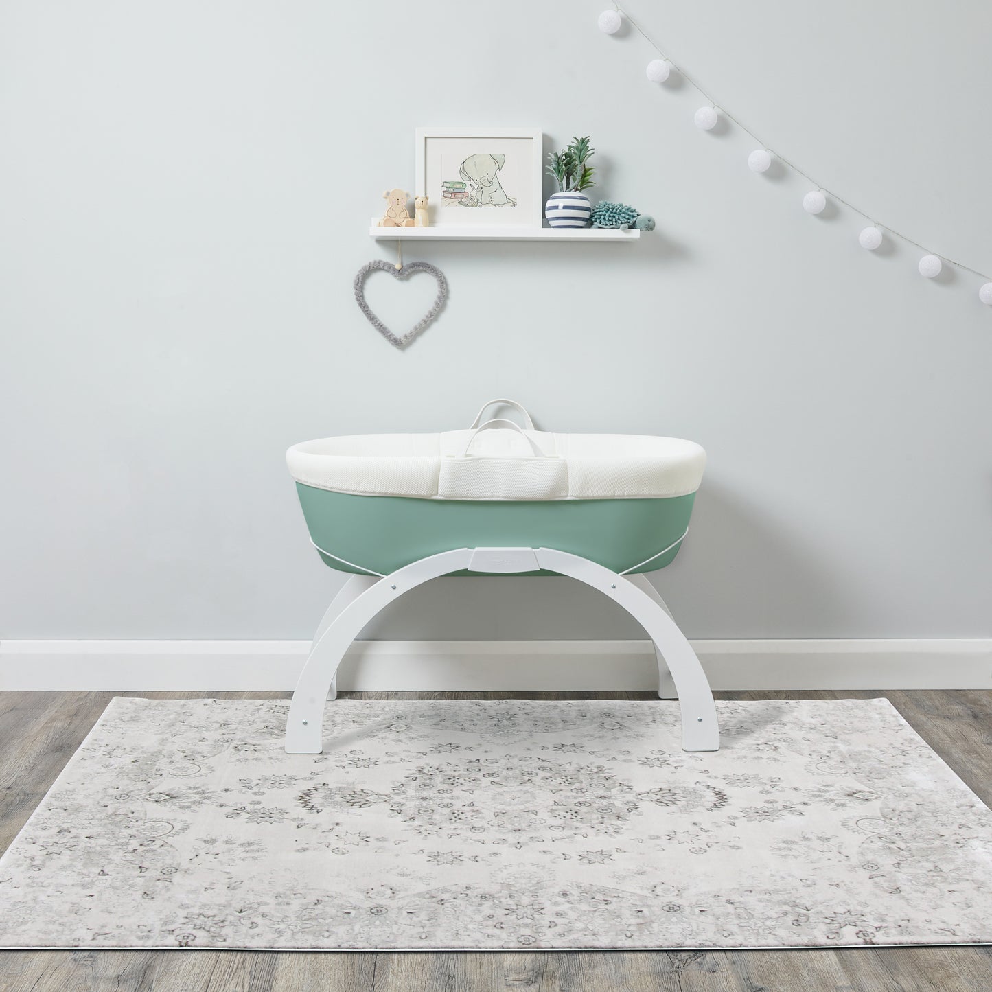 Shnuggle Dreami Moses Basket and Stand