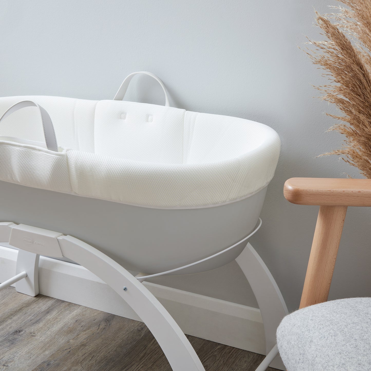 Shnuggle Dreami Moses Basket and Stand