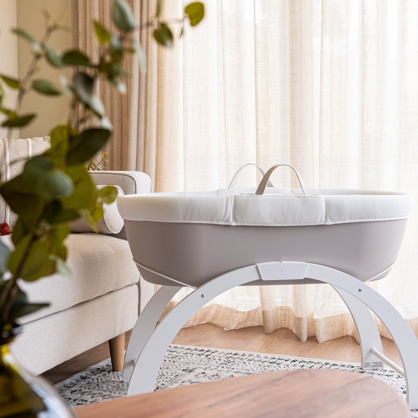 Shnuggle Dreami Moses Basket and Stand