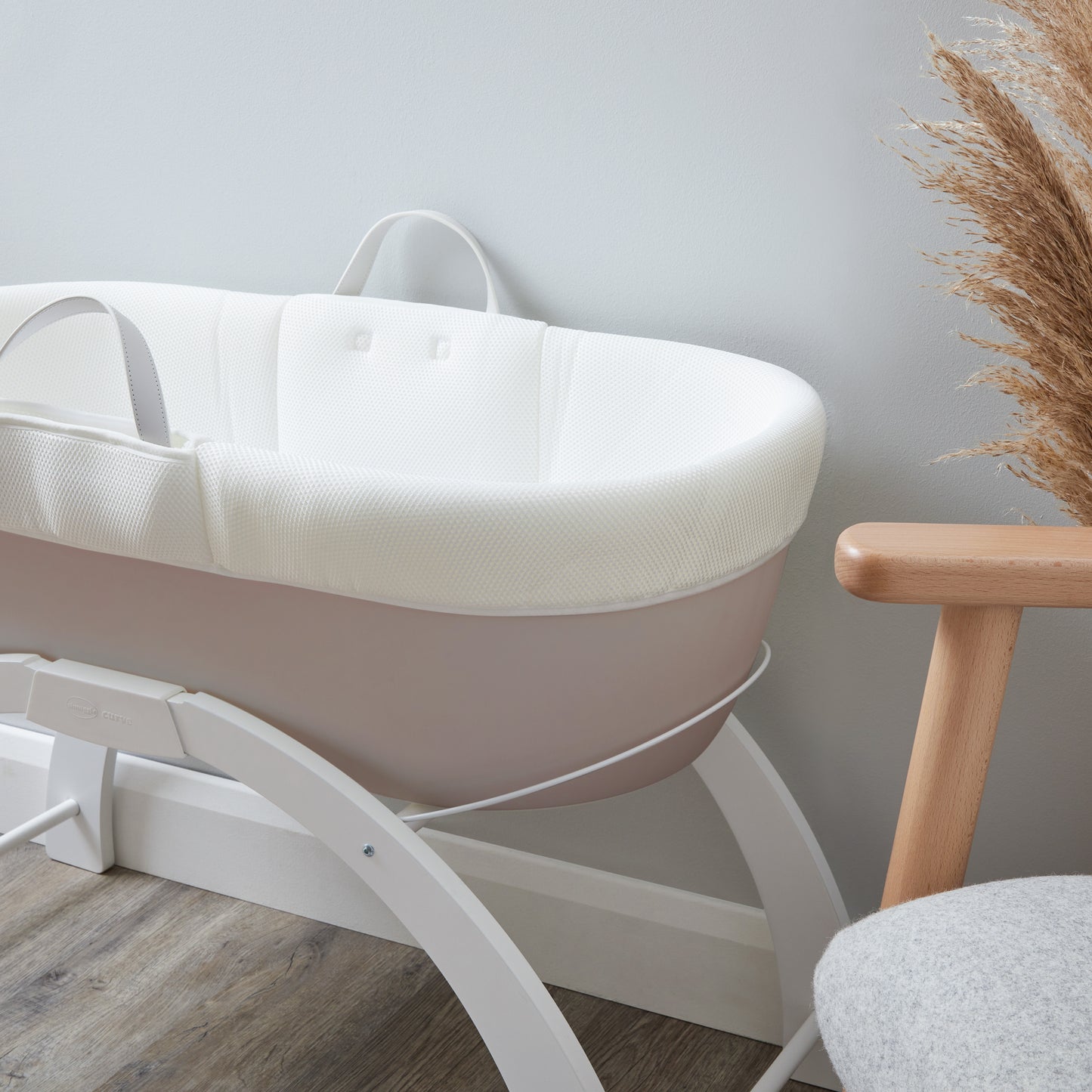 Shnuggle Dreami Moses Basket and Stand