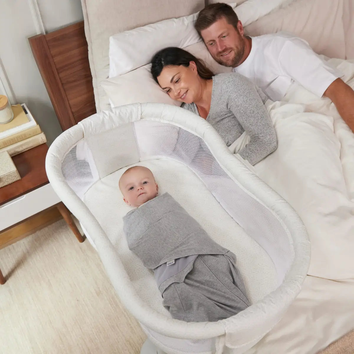 HALO BassiNest Swivel Sleeper Premiere Series The Younger Years